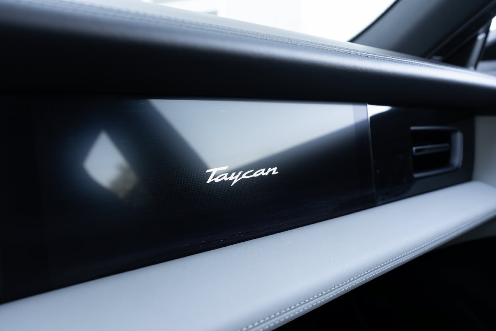 Used 2022 Porsche Taycan 4S AWD/4WD image 36