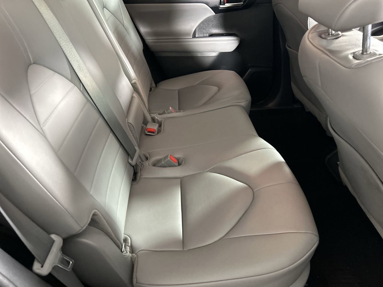 Used 2025 Toyota Highlander XLE image 25