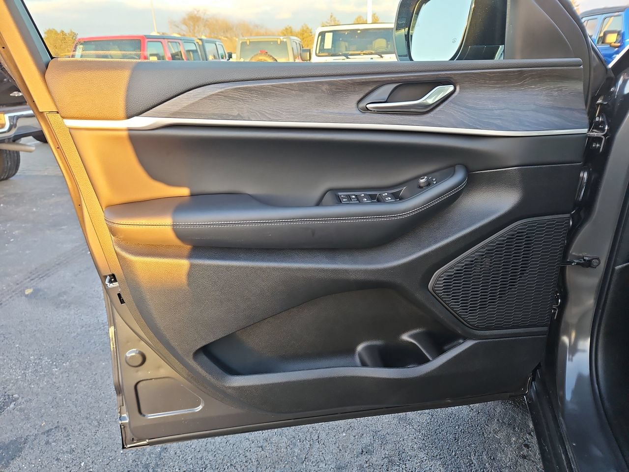 New 2026 Jeep Grand Cherokee Altitude AWD/4WD image 18