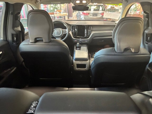 Used 2023 Volvo XC60 T8 Core w/ Climate Package image 17