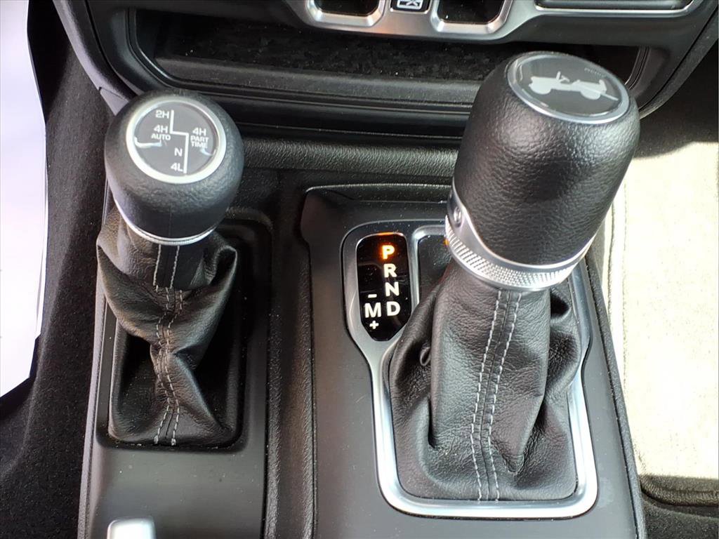 Used 2025 Jeep Wrangler Sahara image 21