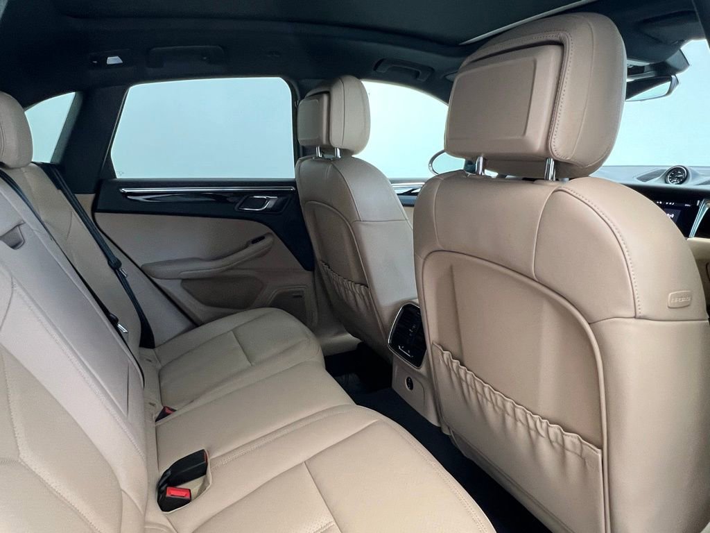 Certified 2025 Porsche Macan image 16