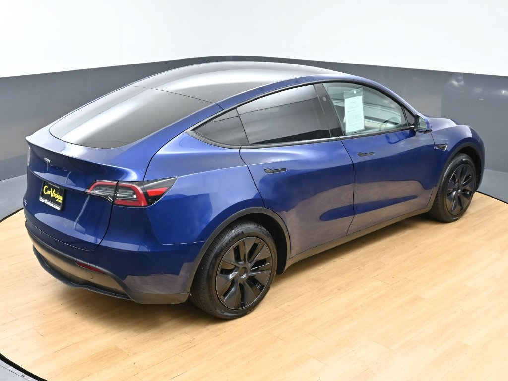 Used 2025 Tesla Model Y Long Range RWD image 46