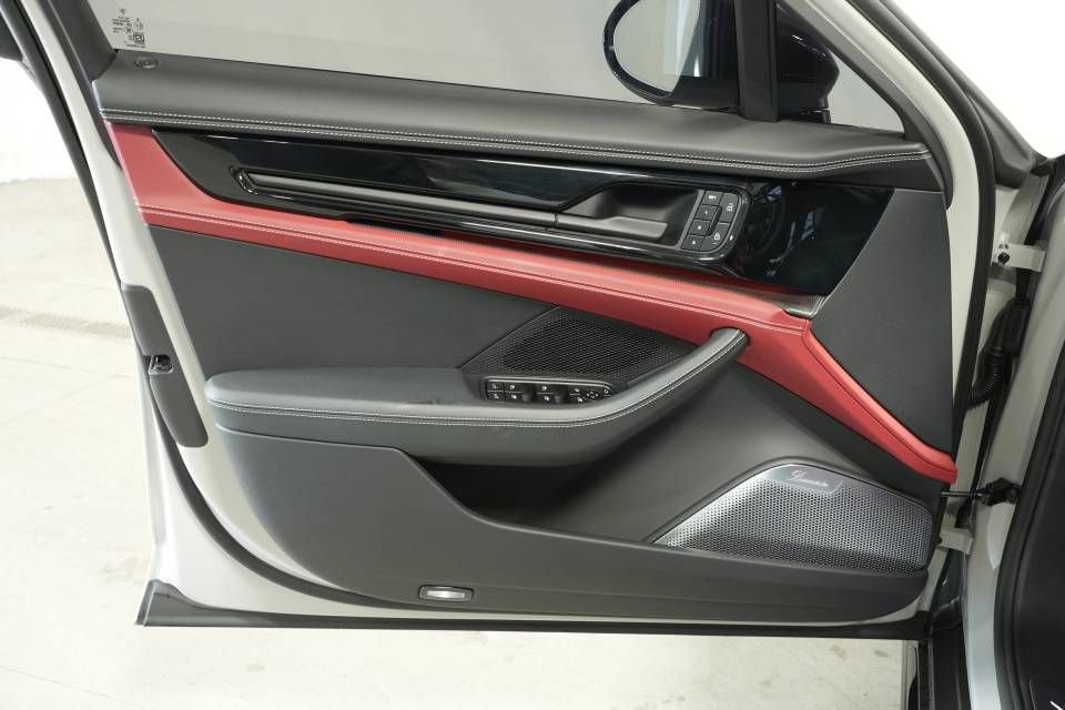 Certified 2025 Porsche Panamera GTS image 25