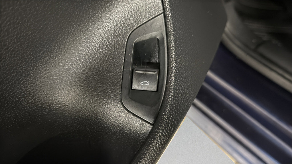 Used 2015 Volkswagen Passat 1.8T Wolfsburg Edition image 17