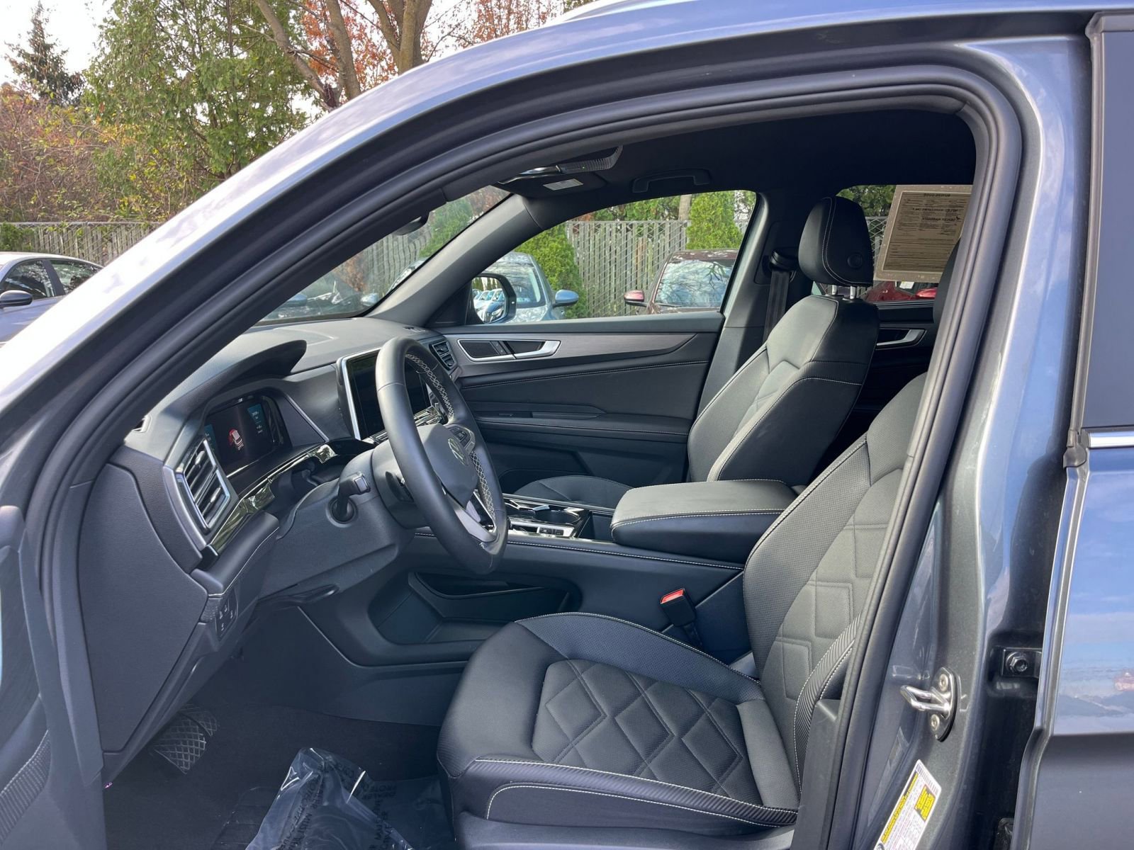 Used 2025 Volkswagen Atlas Cross Sport SE image 27