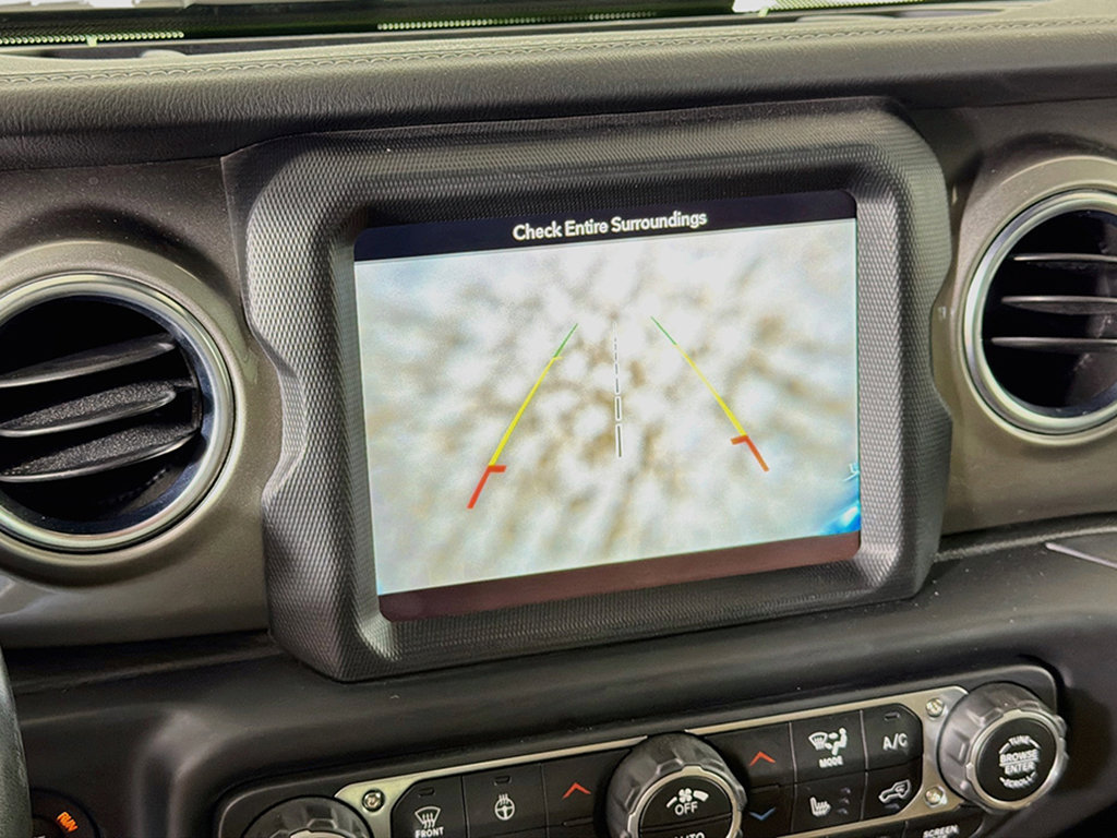 Used 2019 Jeep Wrangler Unlimited Sahara w/ Dual Top Group AWD/4WD image 36