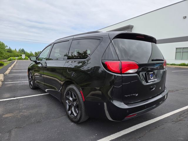 Used 2020 Chrysler Pacifica Touring-L Plus w/ Advanced Safetytec Group FWD image 7