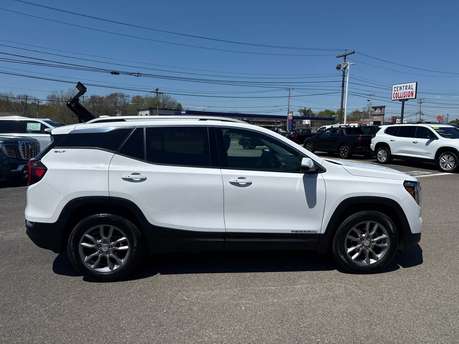 Certified 2022 GMC Terrain SLT w/ Tech Package AWD/4WD image 6