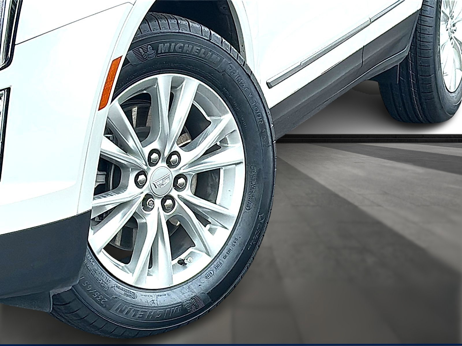 Used 2022 Cadillac XT5 Luxury FWD image 3