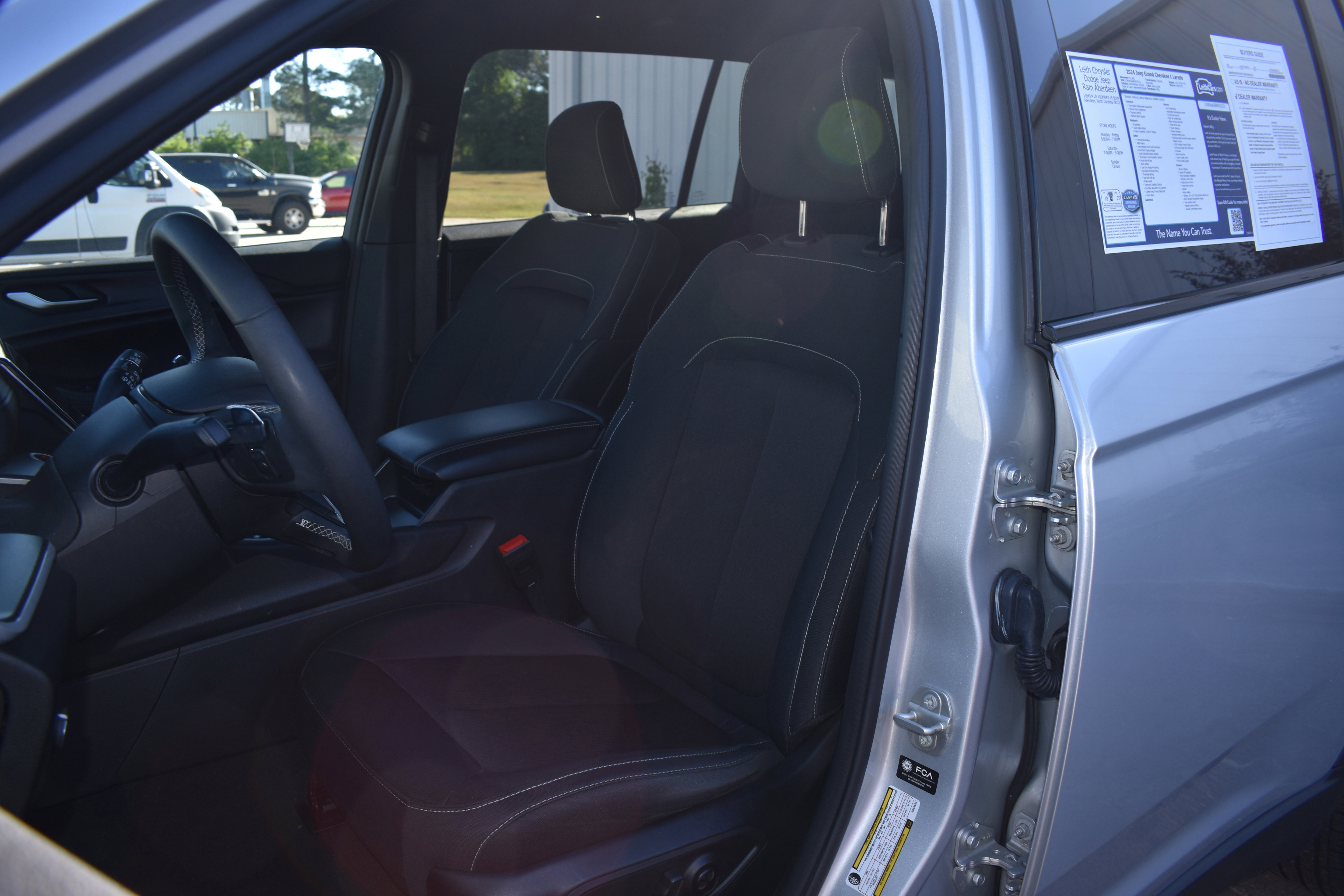 Used 2024 Jeep Grand Cherokee L Laredo w/ Luxury Tech Group I AWD/4WD image 25