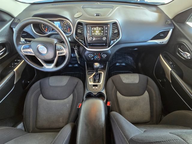 Used 2018 Jeep Cherokee Latitude FWD image 9