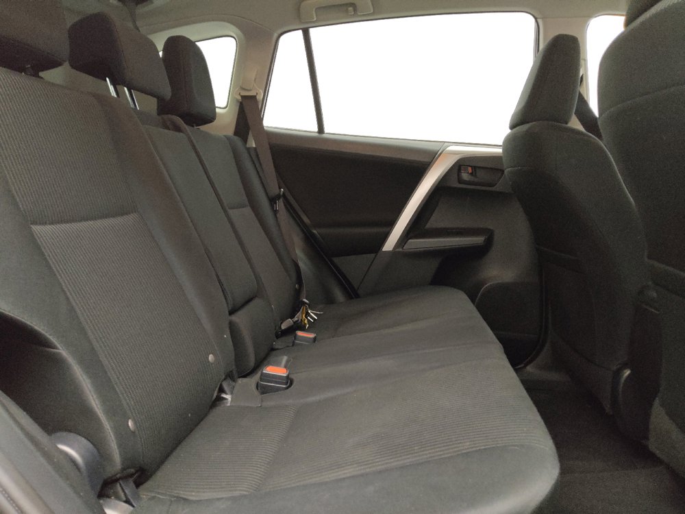 Used 2018 Toyota RAV4 LE FWD image 19