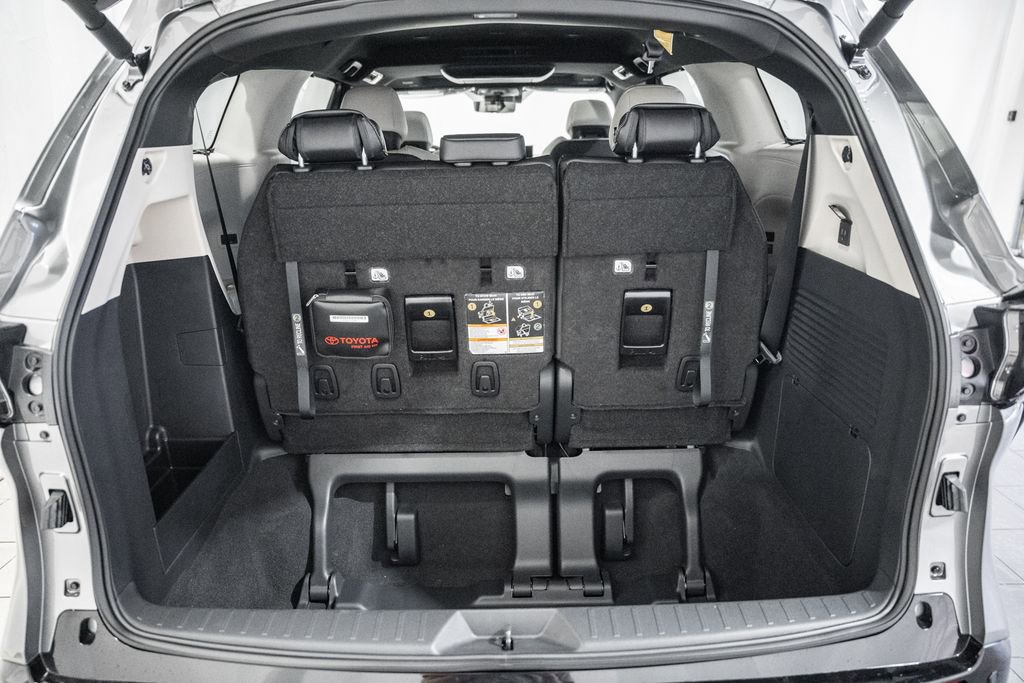 New 2026 Toyota Sienna Platinum image 10