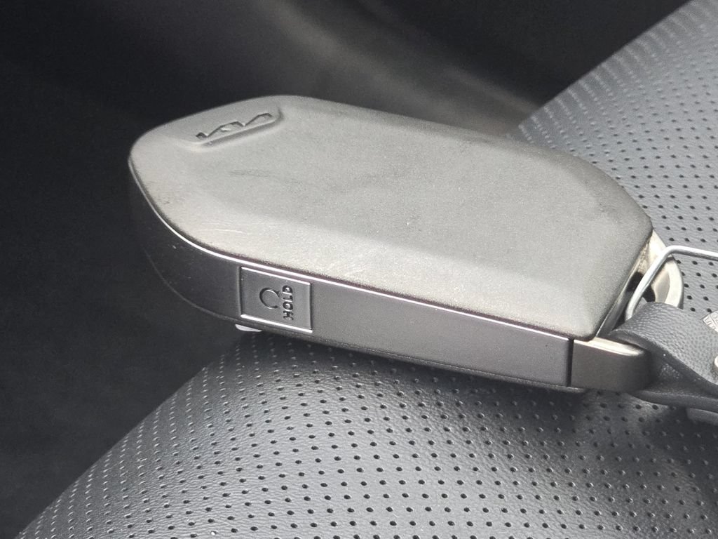 Used 2024 Kia Telluride LX FWD image 33