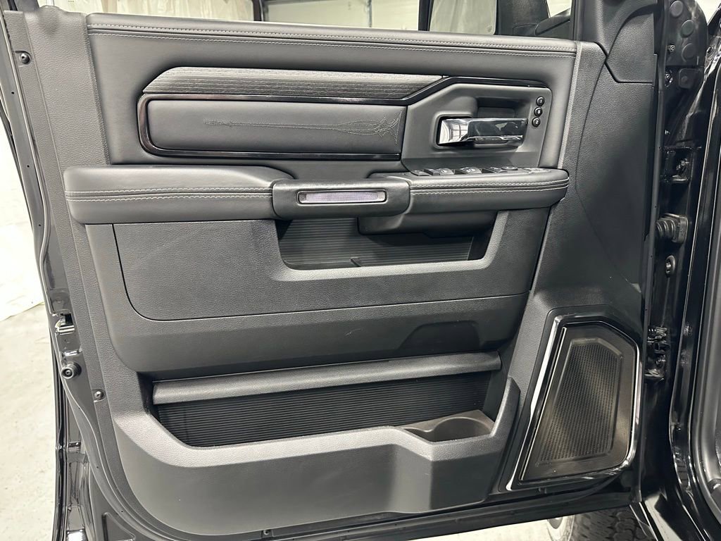 Used 2024 RAM 2500 Limited image 8