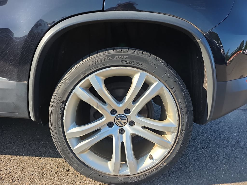 Used 2016 Volkswagen Tiguan SEL AWD/4WD image 12