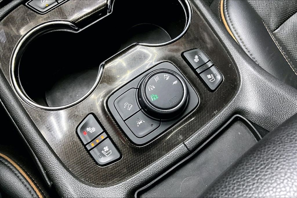 Used 2022 GMC Acadia AT4 w/ GMC Pro Grade Package AWD/4WD image 16