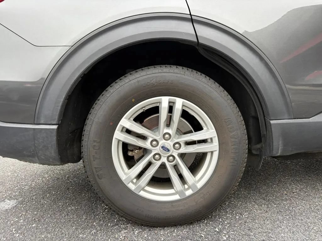 Used 2020 Ford Explorer XLT w/ Equipment Group 202A AWD/4WD image 25