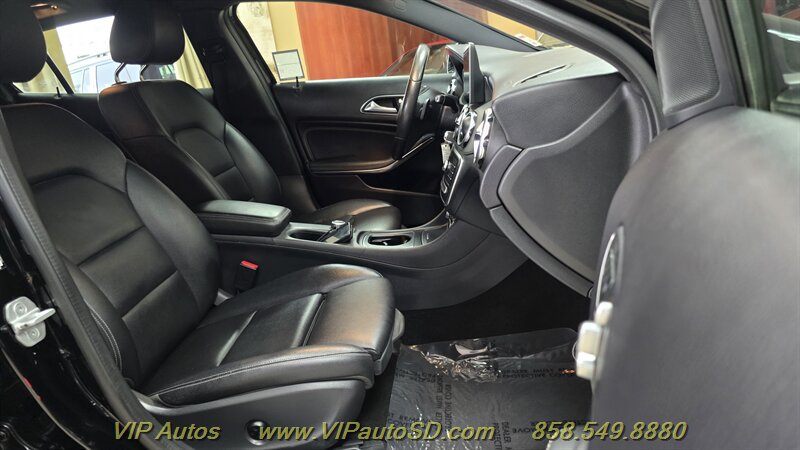 Used 2018 Mercedes-Benz GLA 250 image 16