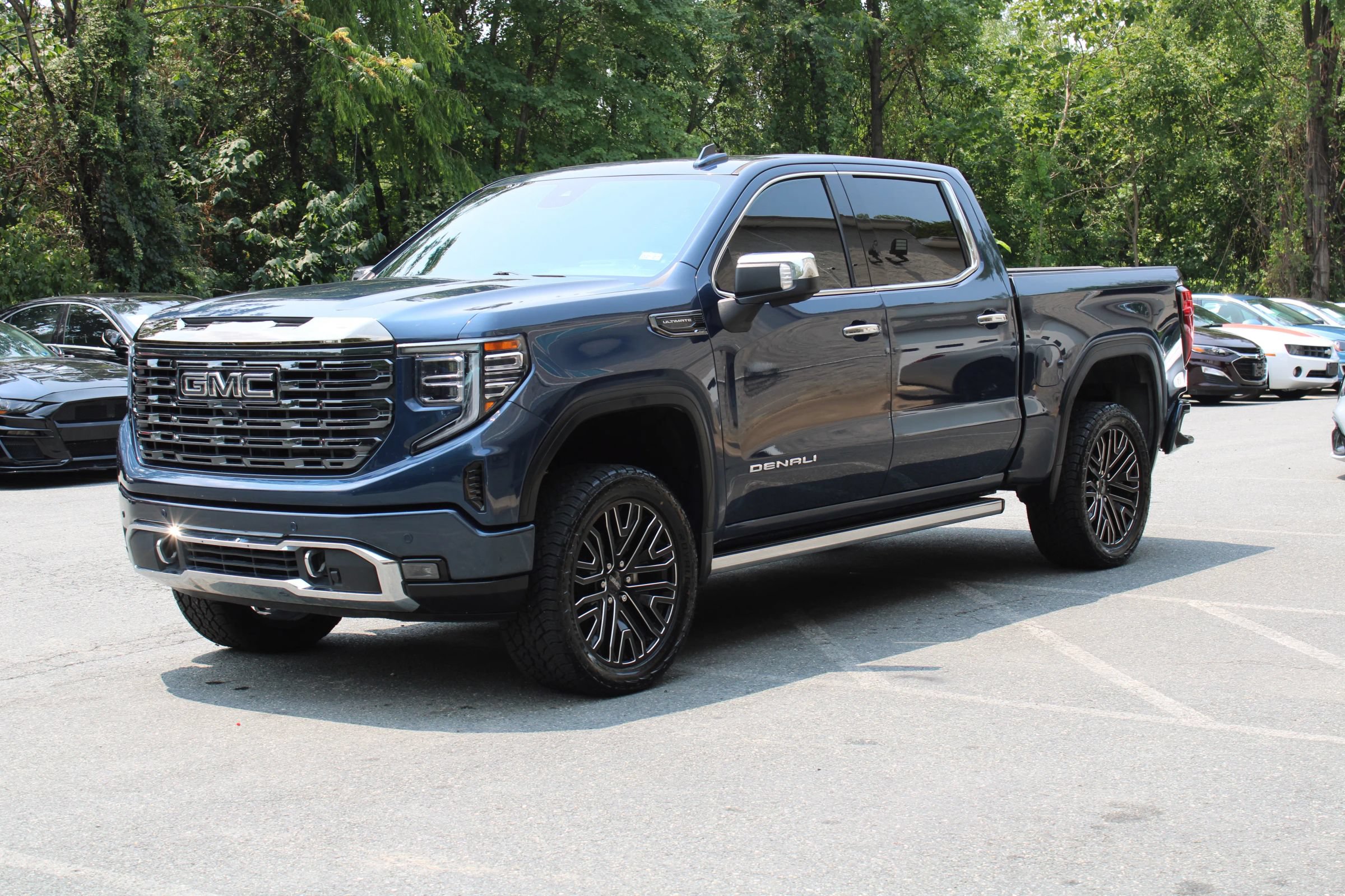 Used 2022 GMC Sierra 1500 Denali Ultimate AWD/4WD image 4