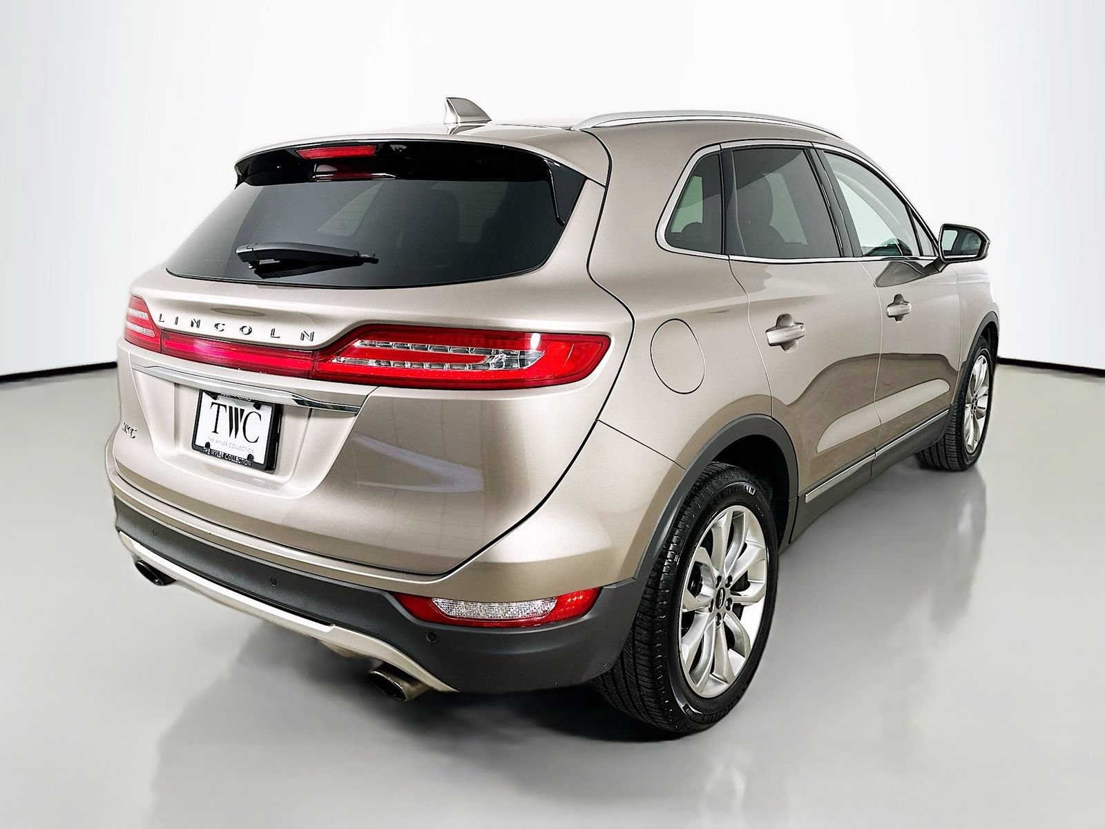 Used 2019 Lincoln MKC Select w/ Select Plus Package AWD/4WD image 5