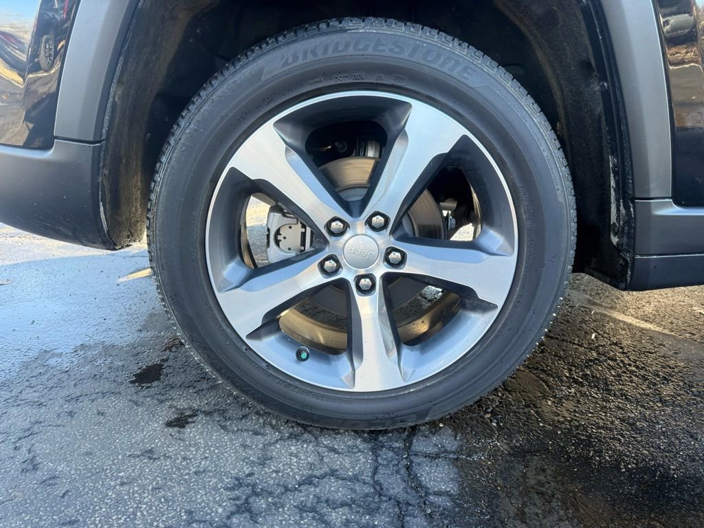 Used 2023 Jeep Grand Cherokee Limited image 22