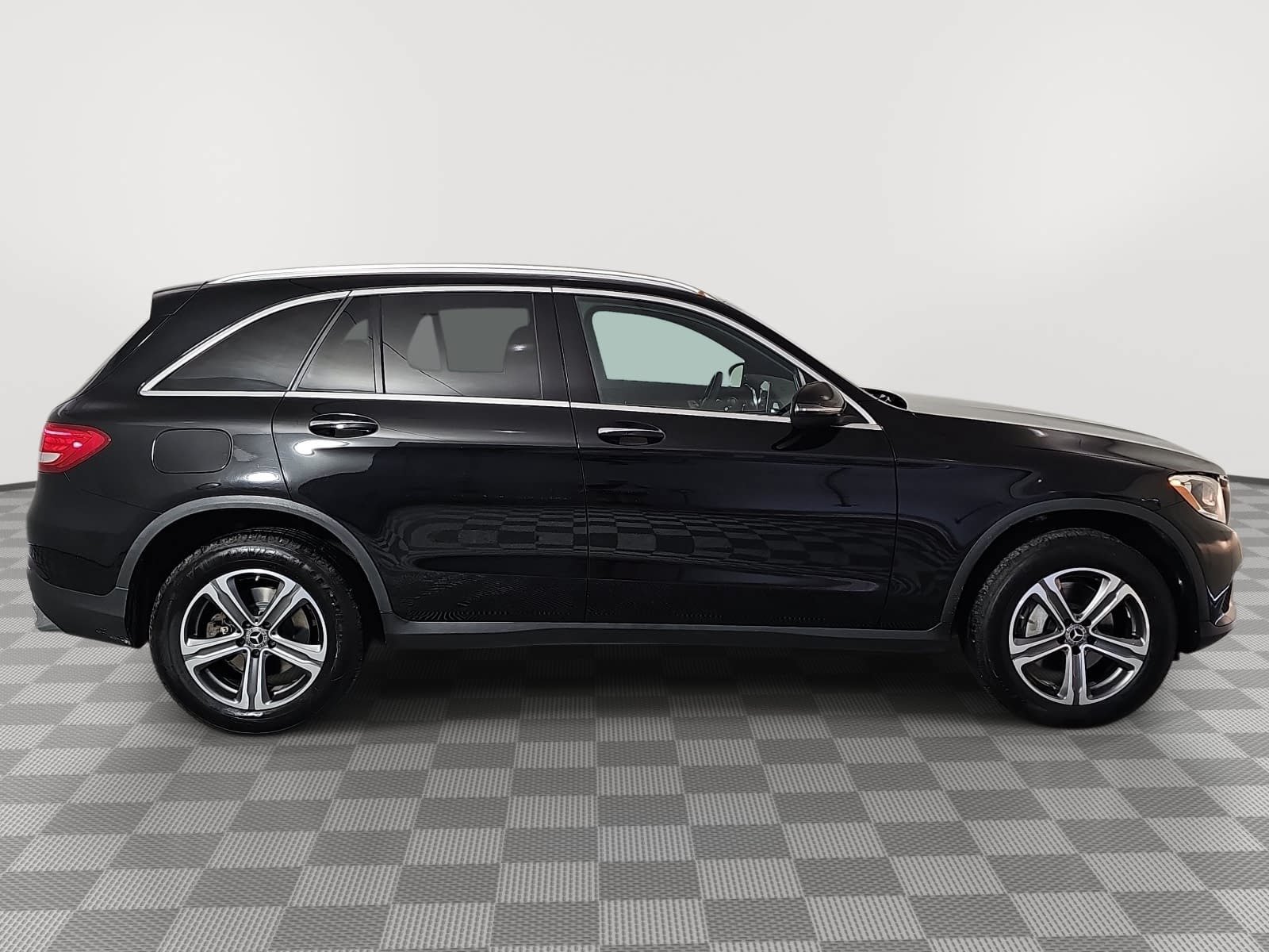 Used 2017 Mercedes-Benz GLC 300 4MATIC image 9