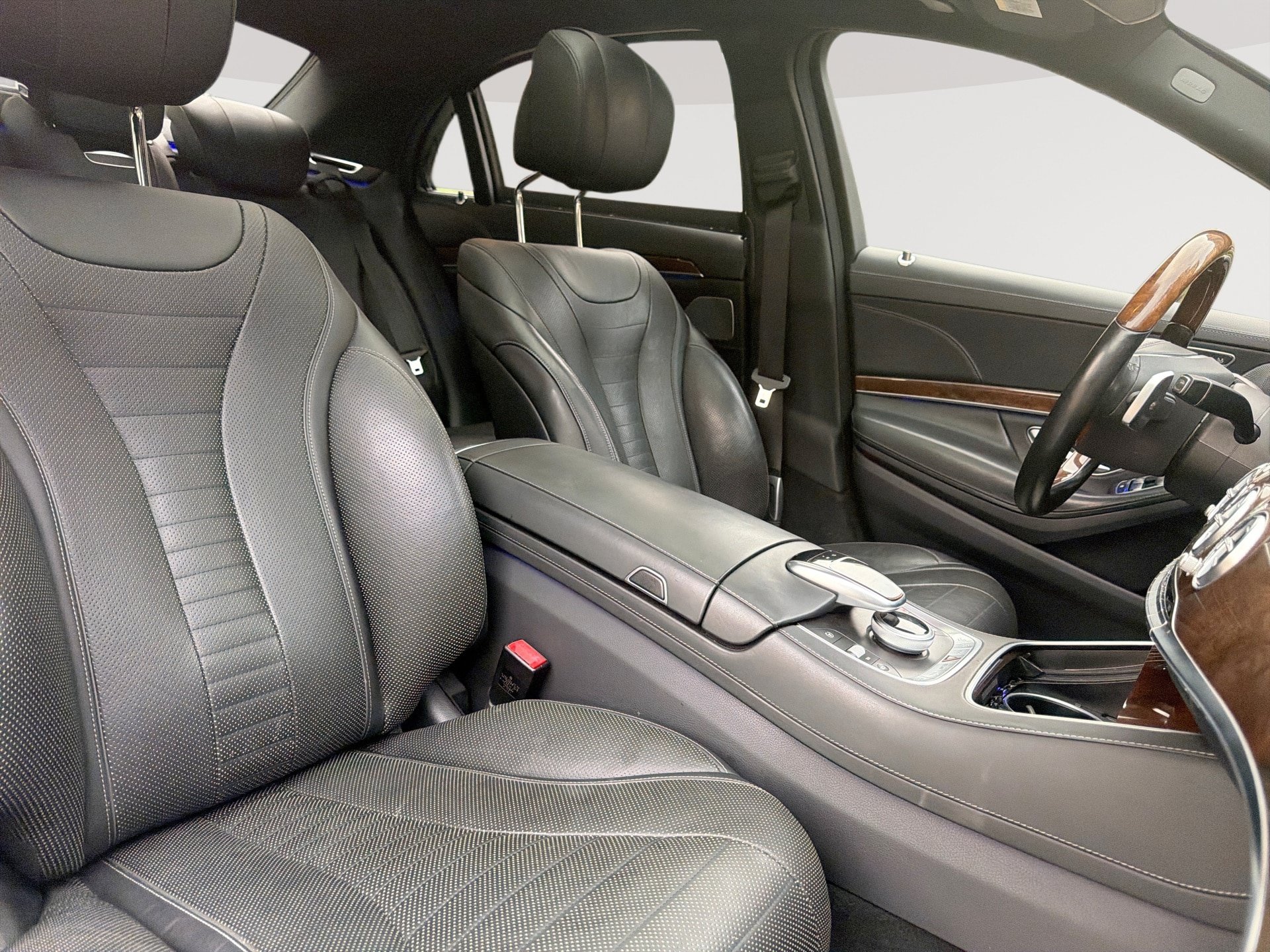 Used 2017 Mercedes-Benz S 550 4MATIC Sedan image 28