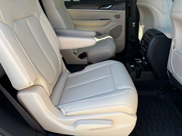 New 2026 Jeep Grand Cherokee L Limited w/ Trailer Tow Package AWD/4WD image 19