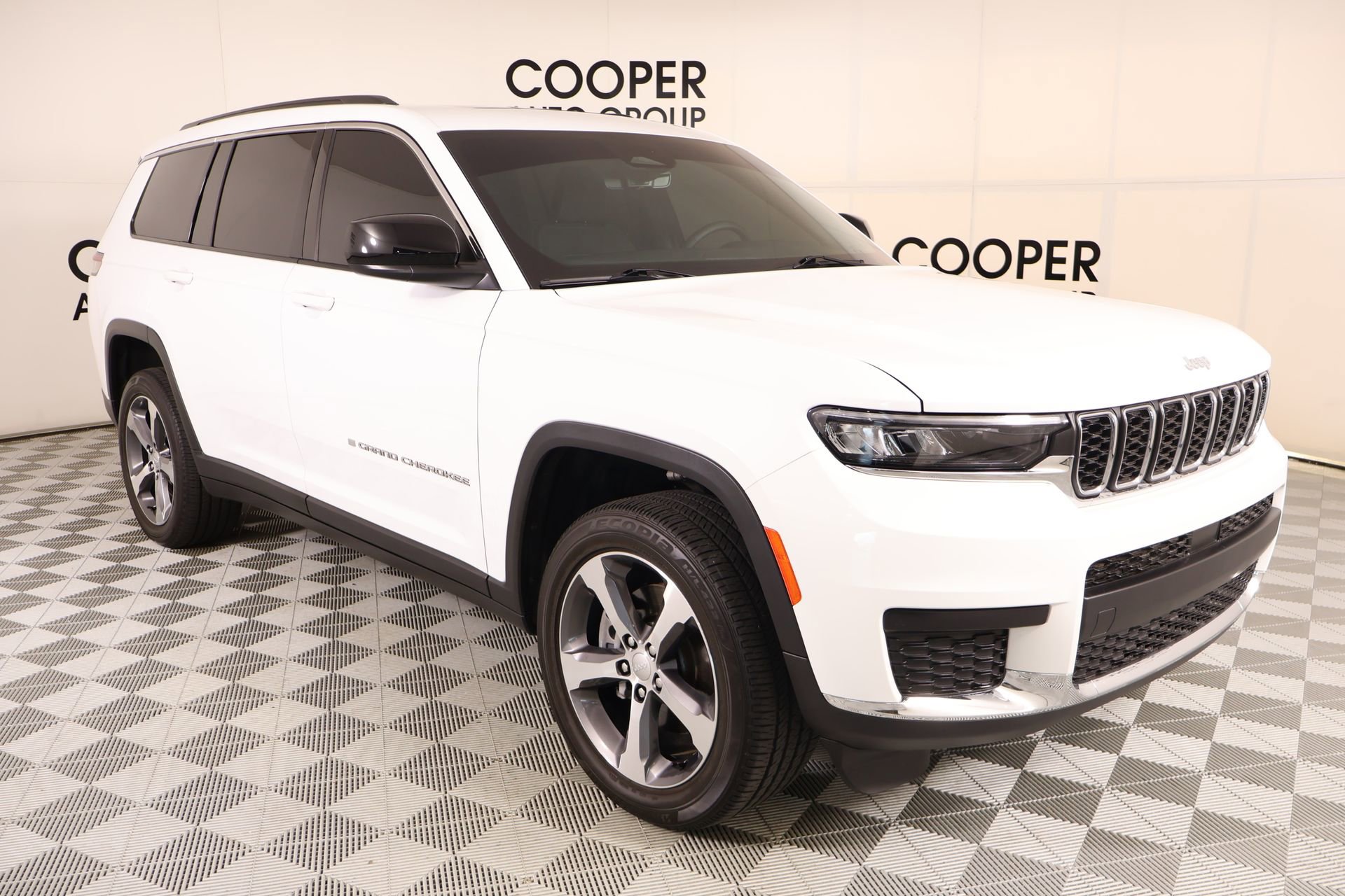 Used 2025 Jeep Grand Cherokee L Laredo