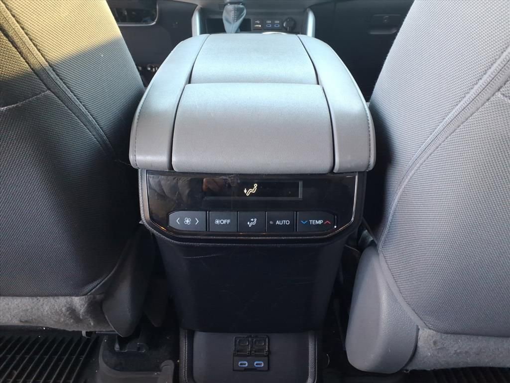 Used 2022 Toyota Highlander L image 7