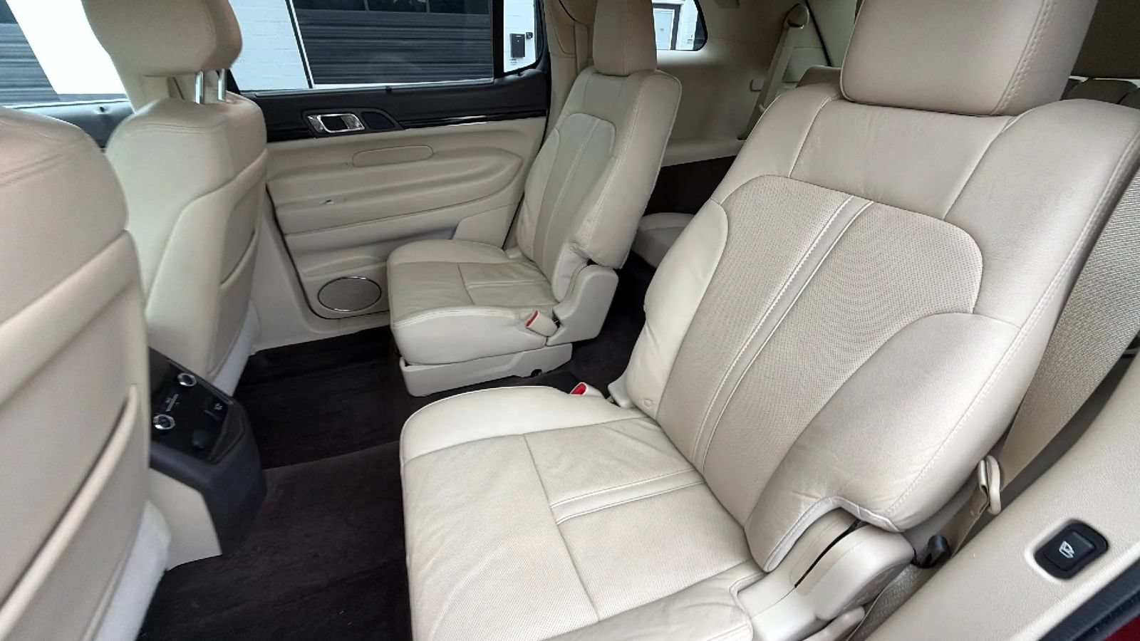Used 2019 Lincoln MKT AWD image 50