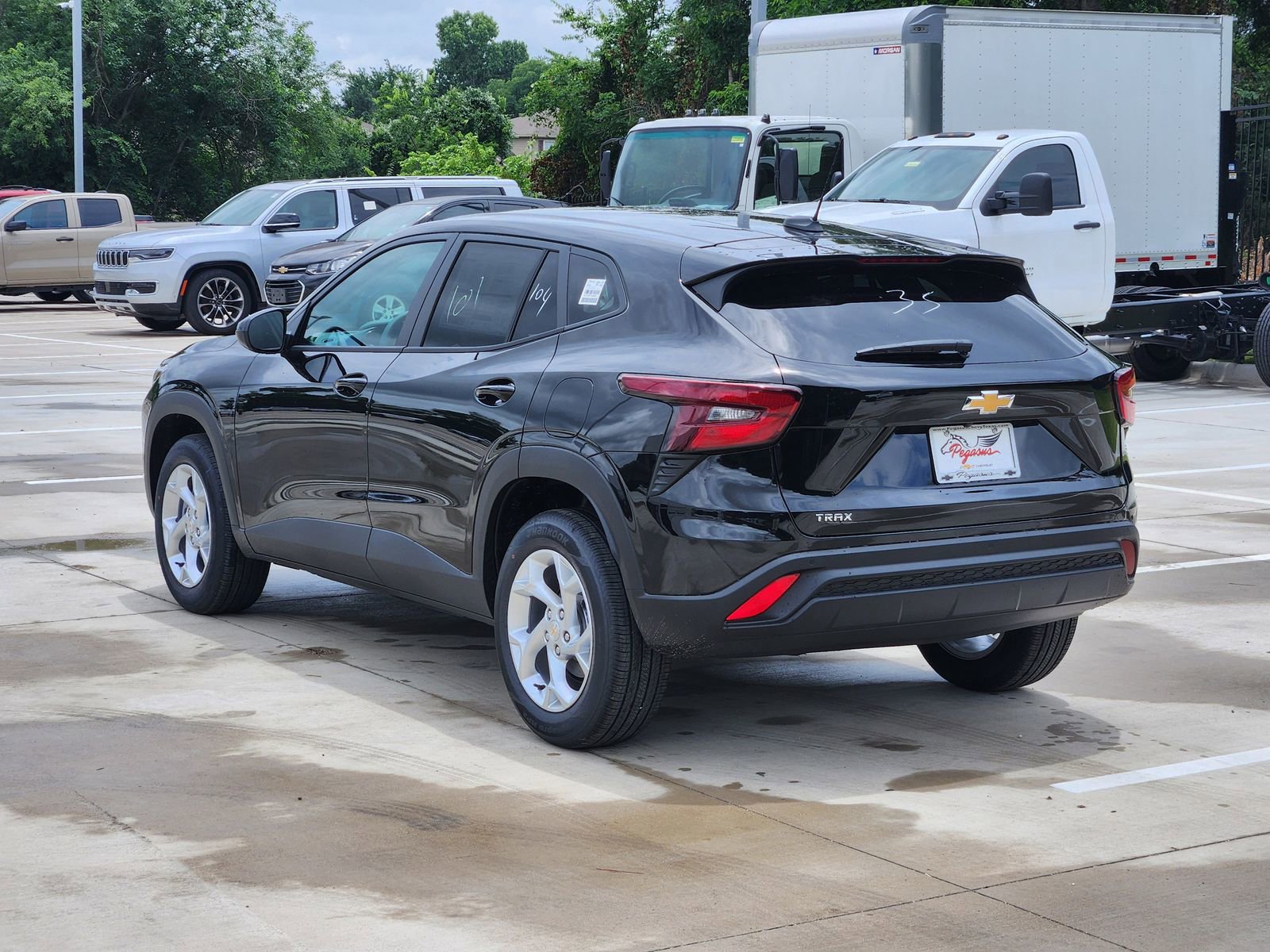 New 2026 Chevrolet Trax LS w/ LS Convenience Package FWD image 4
