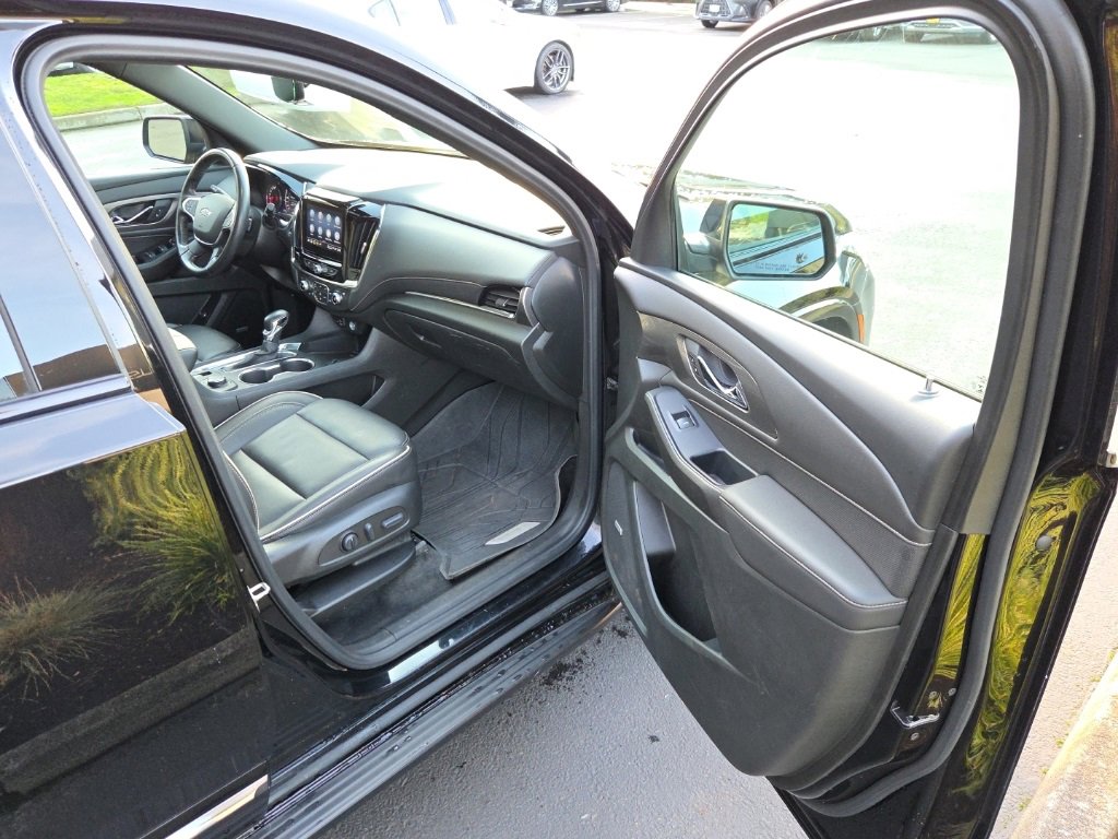 Used 2022 Chevrolet Traverse Premier w/ Redline Edition image 19