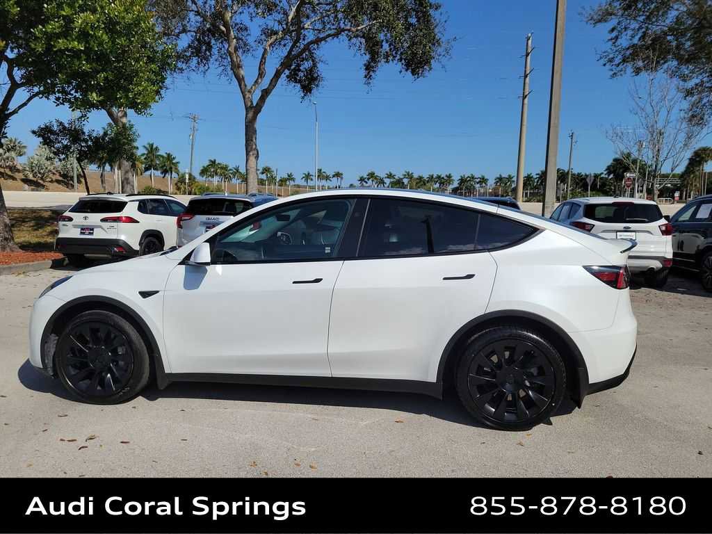 Used 2024 Tesla Model Y Long Range image 11