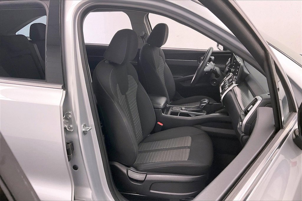 Used 2022 Kia Sorento LX image 6