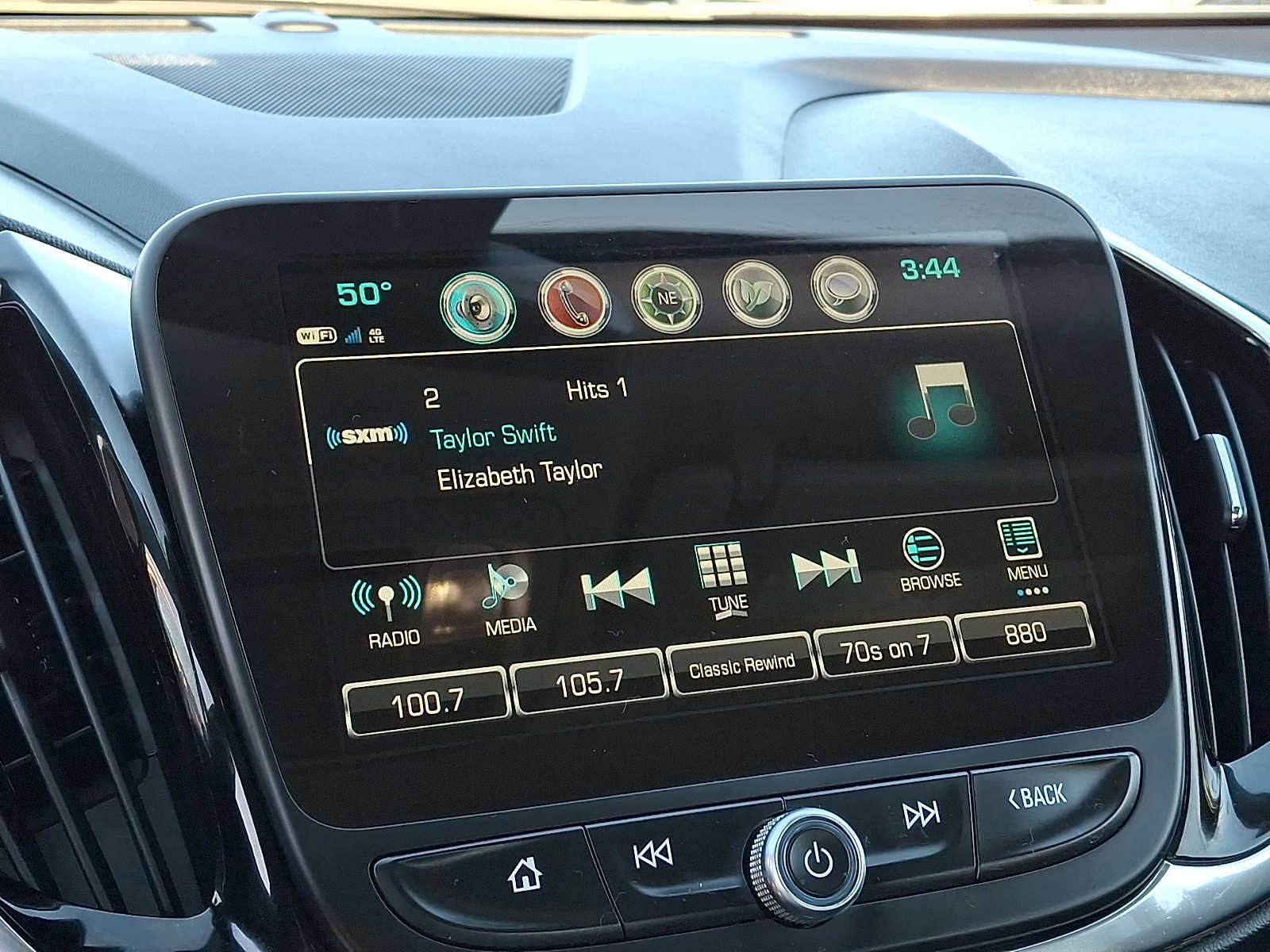 Used 2018 Chevrolet Volt Premier w/ Driver Confidence Package FWD image 18