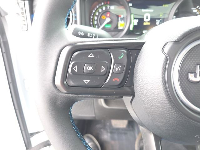 Used 2025 Jeep Wrangler Unlimited Rubicon 4xe w/ Convenience Group AWD/4WD image 21
