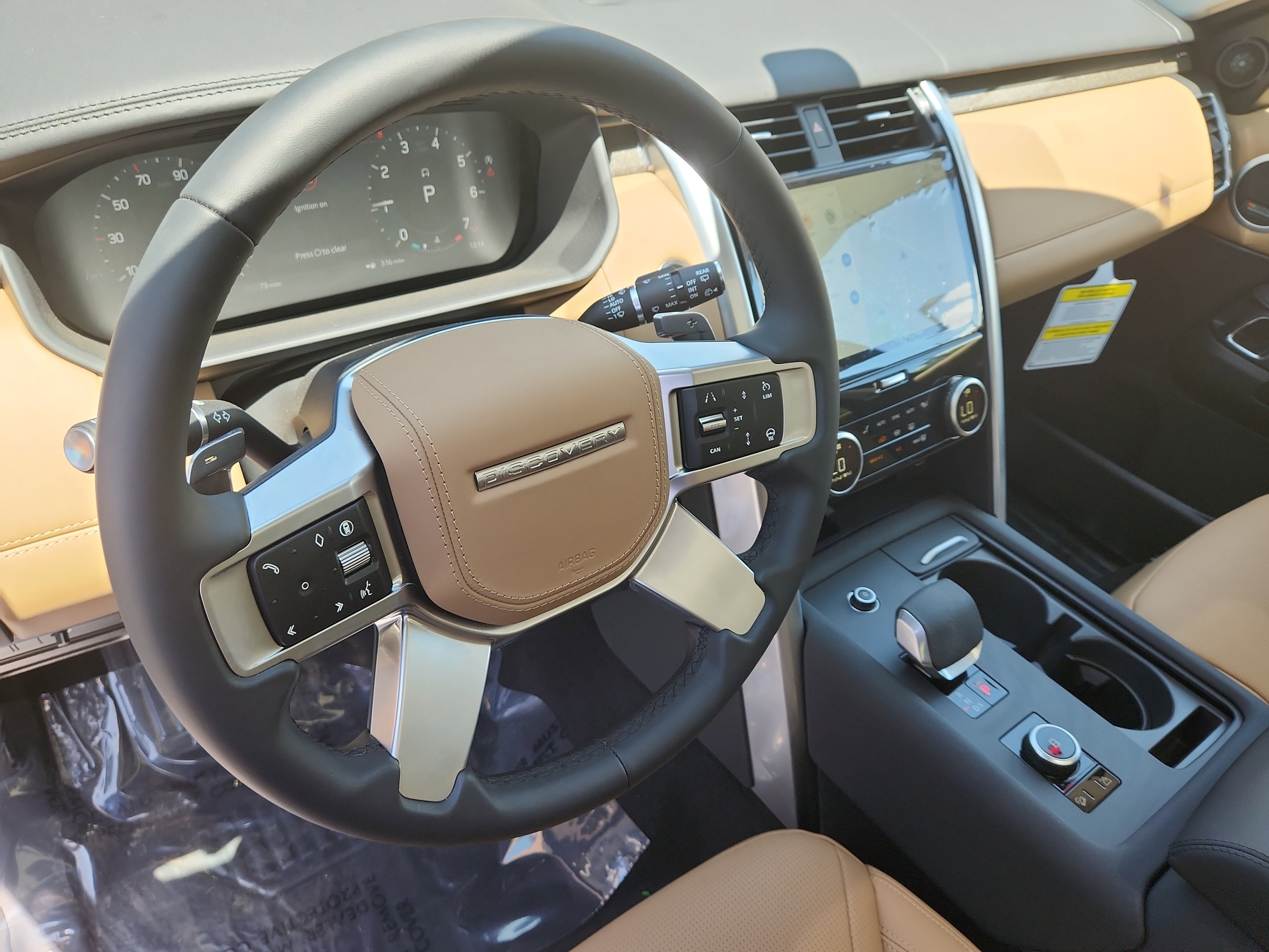 New 2025 Land Rover Discovery Metropolitan Edition image 12