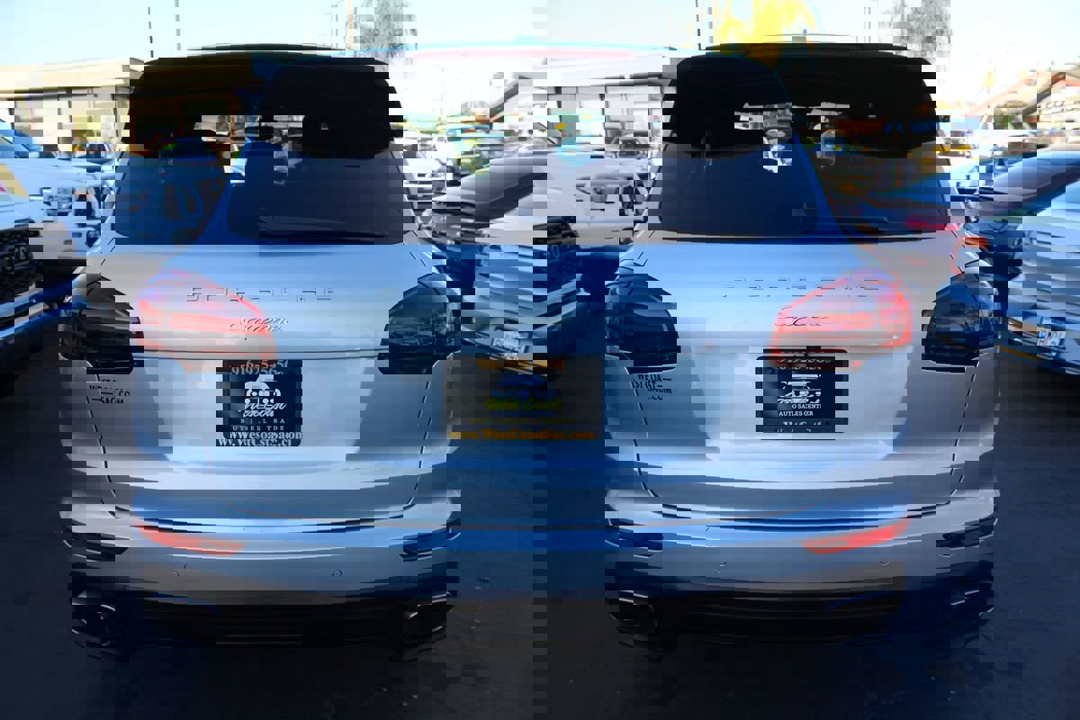 Used 2018 Porsche Cayenne Platinum Edition image 6