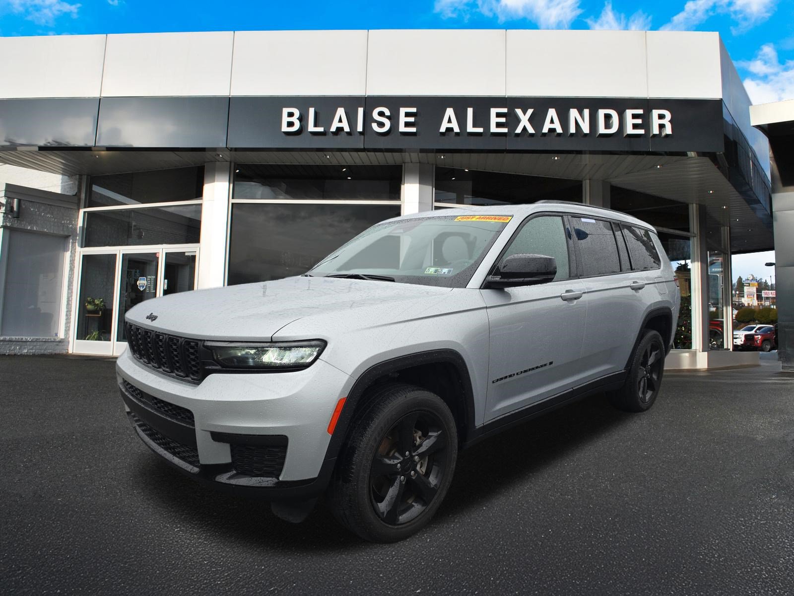 Used 2023 Jeep Grand Cherokee L Altitude AWD/4WD image 9