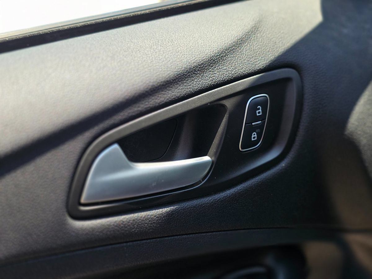 Used 2017 Ford Escape SE FWD image 28