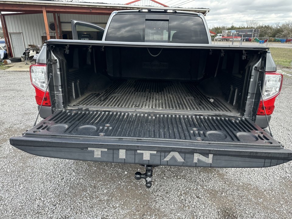 Used 2019 Nissan Titan SV image 18