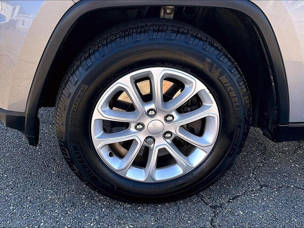 Used 2021 Jeep Grand Cherokee Laredo AWD/4WD image 7