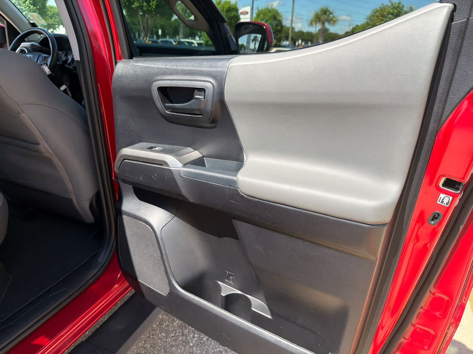 Used 2020 Toyota Tacoma SR5 RWD image 17
