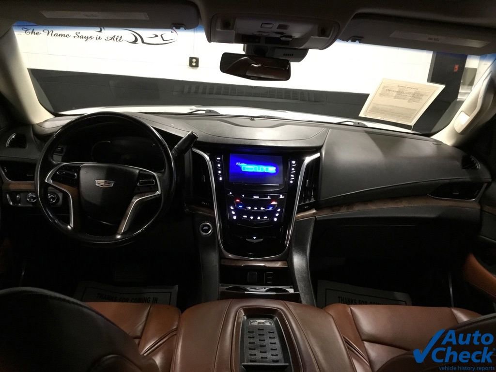 Used 2017 Cadillac Escalade Luxury AWD/4WD image 26