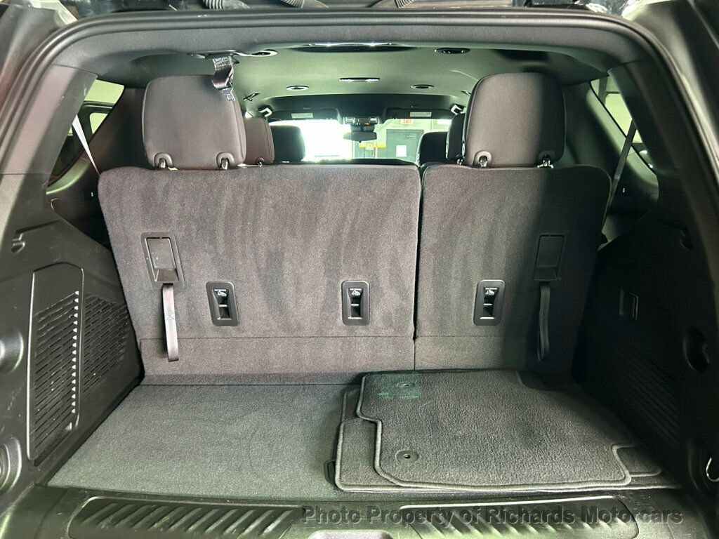 Used 2023 GMC Yukon SLE w/ Gmc Pro Safety Plus Package AWD/4WD image 17