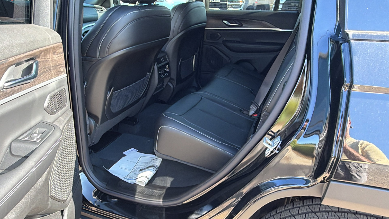 New 2026 Jeep Grand Cherokee Limited w/ Limited Altitude Package AWD/4WD image 18