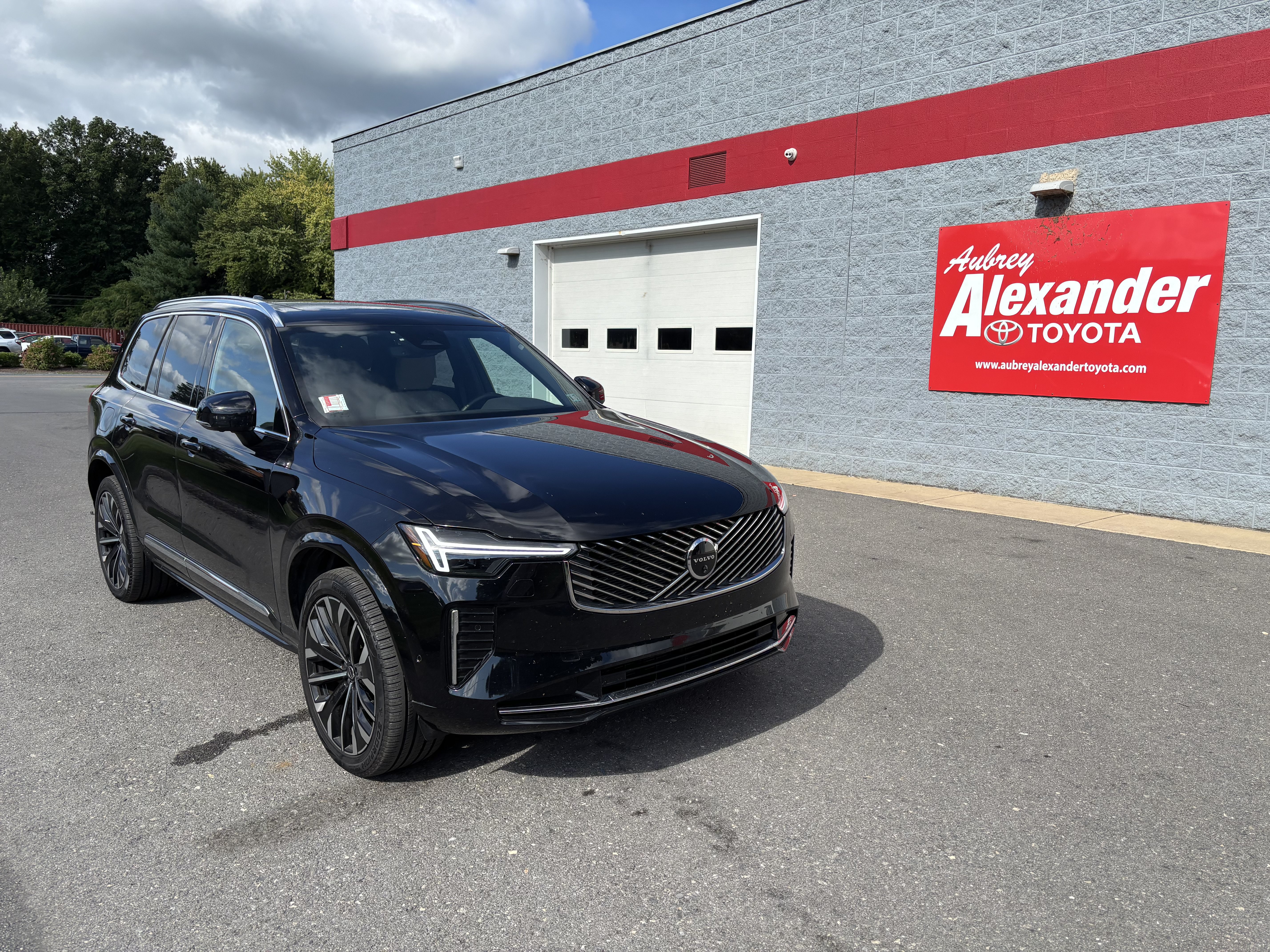 Used 2025 Volvo XC90 B6 Plus w/ Protection Package Premier AWD/4WD image 1